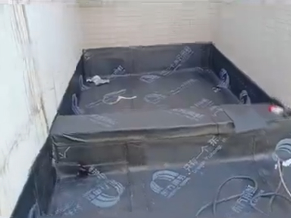 建坤屋頂補(bǔ)漏